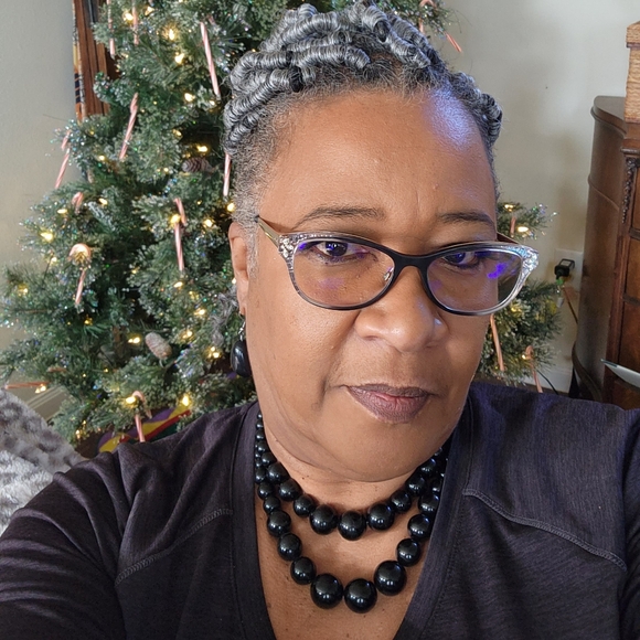 Meet your Posher, Renee - Picture 1 of 1